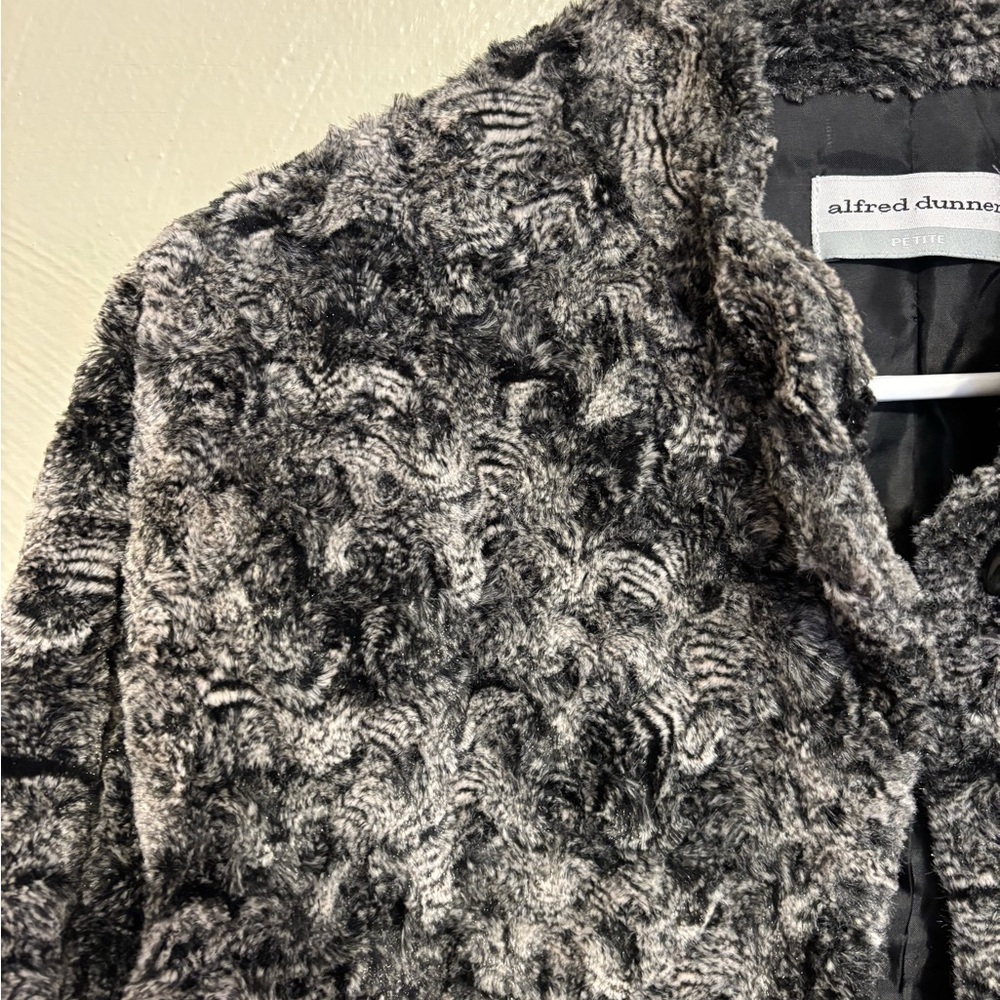 Alfred Dunner Petite Faux Fur Jacket Black Gray Textured 12P - Picture 7 of 9
